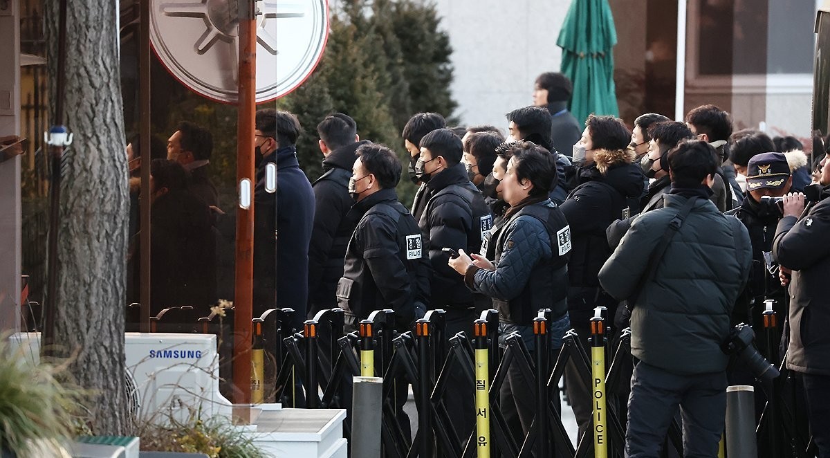 韩国宪政史首次！现任总统尹锡悦被发逮捕令-第1张图片-欧意下载