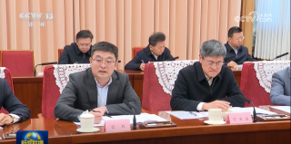 李强总理主持召开《政府工作报告》征求意见座谈会