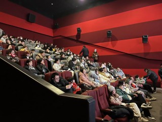春节档电影票房突破22亿，观影热潮持续